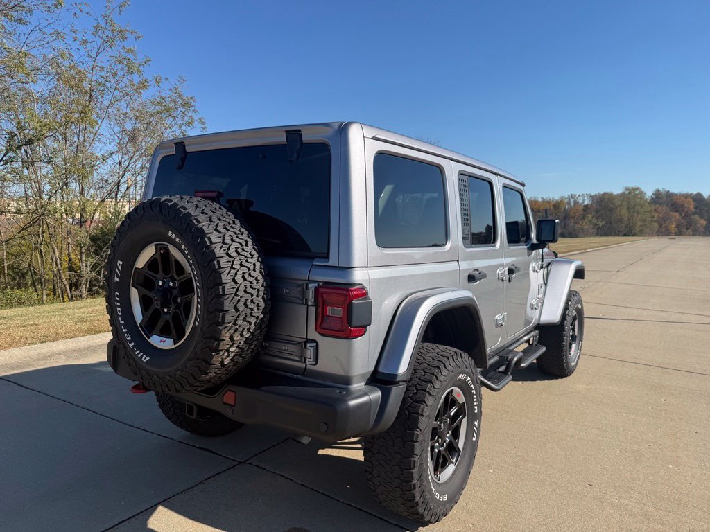 Used 2018 Jeep Wrangler Unlimited Rubicon w/ Dual Top Group AWD/4WD image 3