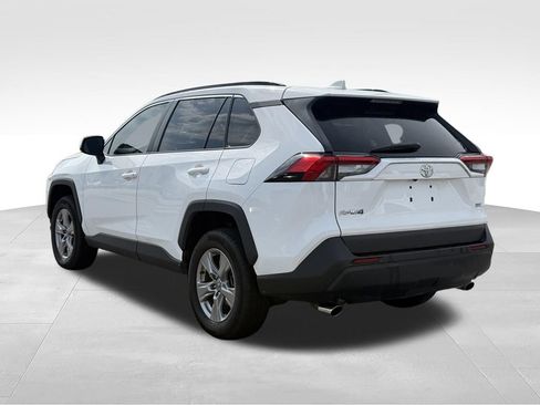 Used 2022 Toyota RAV4 XLE FWD image 3