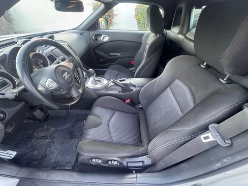 Used 2012 Nissan 370Z Roadster RWD image 11