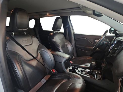 Used 2019 Jeep Cherokee Limited image 23