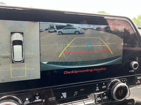 Used 2024 Toyota Highlander Limited FWD image 8