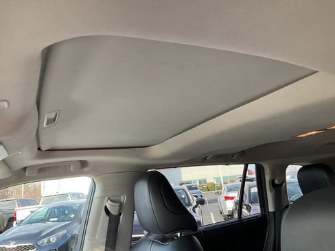 Used 2023 Toyota Highlander XLE image 5