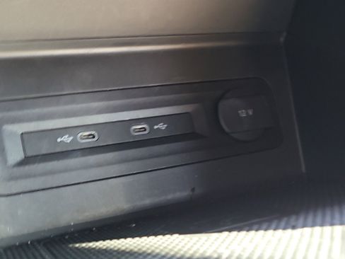 Used 2023 Volkswagen Atlas Cross Sport SE image 28