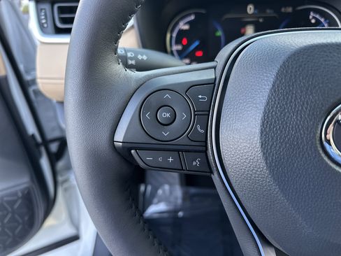 Used 2025 Toyota RAV4 XLE image 19