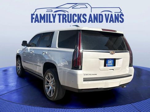 Used 2019 Cadillac Escalade Premium Luxury image 3