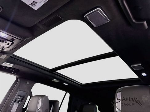 Used 2025 Cadillac Escalade Sport Platinum AWD/4WD image 16