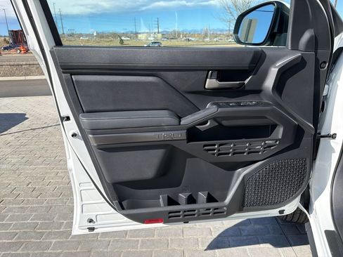 Used 2025 Toyota Tacoma TRD Sport image 10