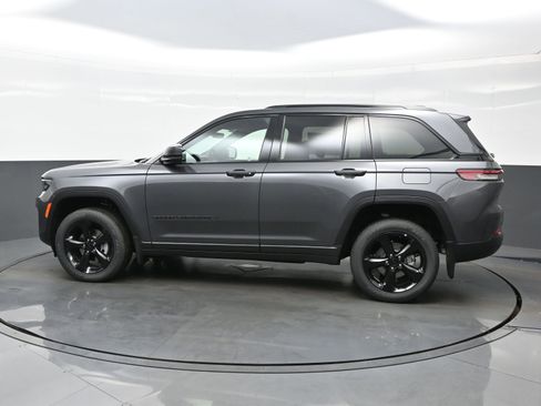 New 2025 Jeep Grand Cherokee Altitude AWD/4WD image 3