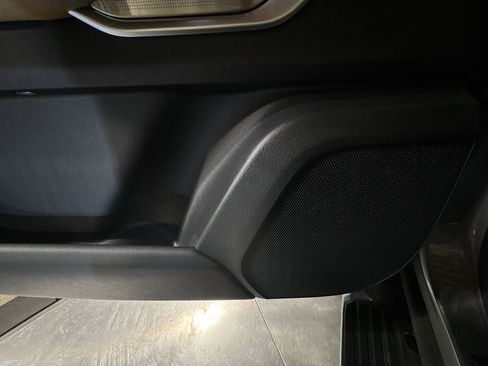 New 2025 INFINITI QX80 Sensory image 18