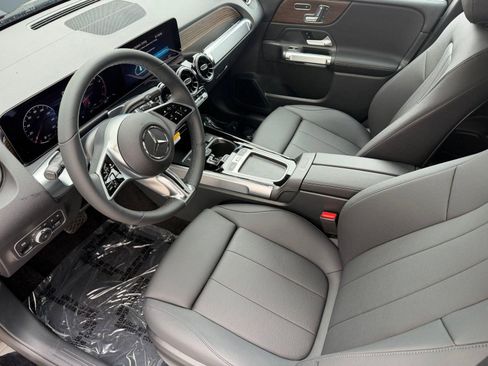 New 2026 Mercedes-Benz GLB 250 image 4