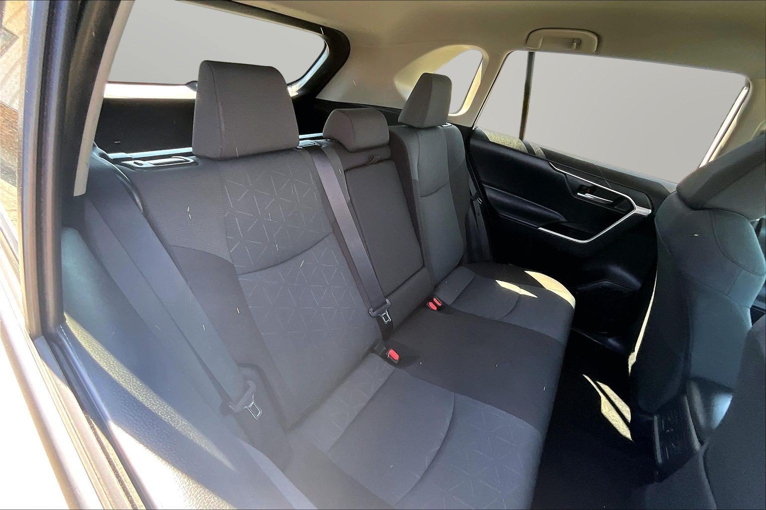 Used 2025 Toyota RAV4 XLE FWD image 17