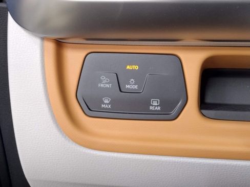 New 2025 Volkswagen ID. Buzz 1st Edition image 31