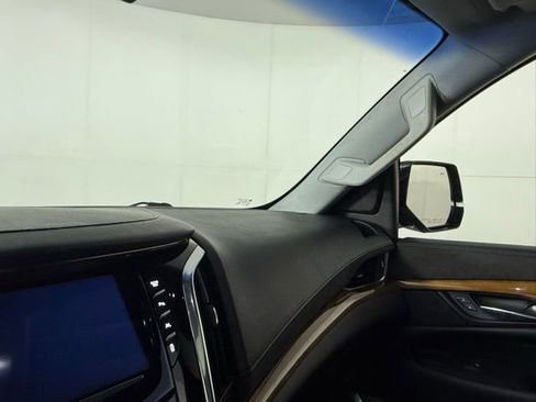 Used 2016 Cadillac Escalade Luxury RWD image 15
