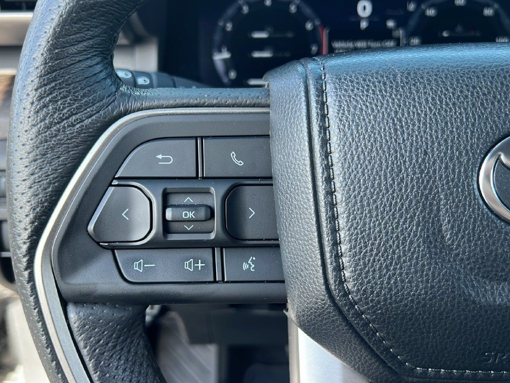 Used 2024 Toyota Tacoma Limited w/ Limited Package (LT) AWD/4WD image 21