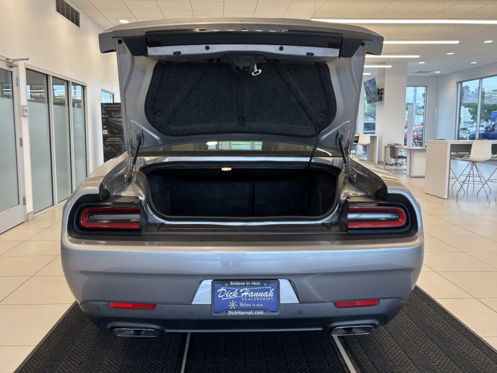 Used 2015 Dodge Challenger R/T w/ Quick Order Package 28D R/T RWD image 9