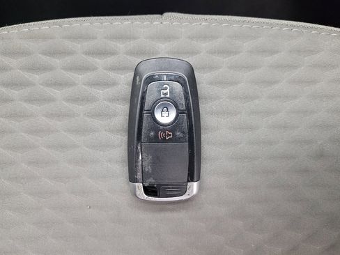 Used 2022 Ford Escape SE w/ SE Sport Appearance Package FWD image 32