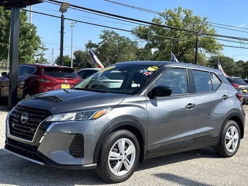 Used 2023 Nissan Kicks S image 3