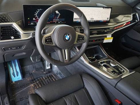 New 2025 BMW X7 M60i w/ Climate Comfort Package image 13