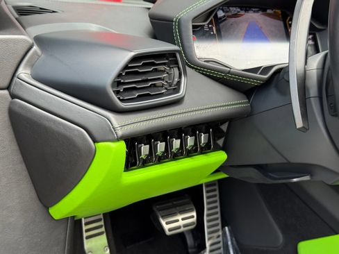 Used 2021 Lamborghini Huracan EVO RWD image 23