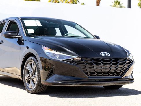 Used 2023 Hyundai Elantra SEL FWD image 3