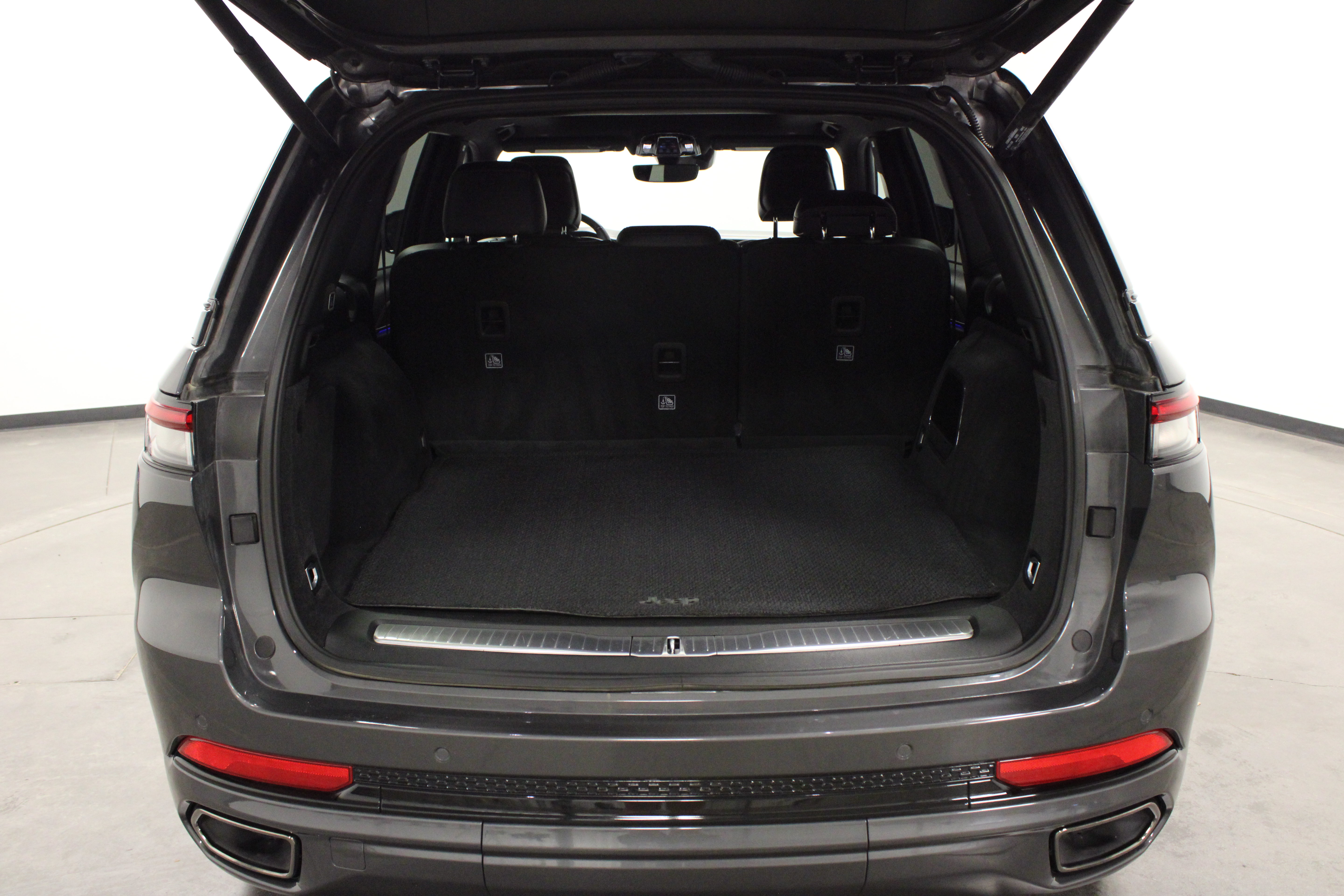 Used 2025 Jeep Grand Cherokee Summit w/ High Altitude Package AWD/4WD image 20