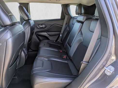 Used 2020 Jeep Cherokee Latitude Plus image 18