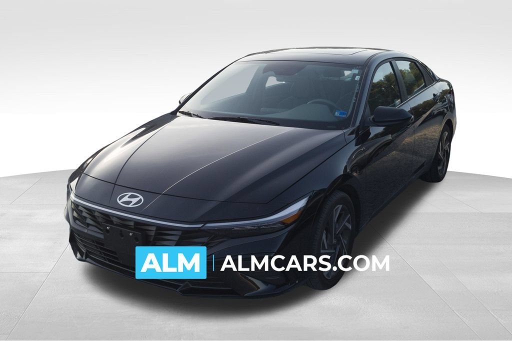 Used 2025 Hyundai Elantra SEL FWD image 1