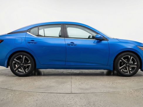 Used 2025 Nissan Sentra SV image 11