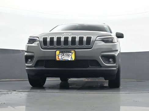Used 2019 Jeep Cherokee Latitude Plus w/ Cold Weather Group AWD/4WD image 22