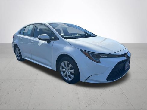 Used 2024 Toyota Corolla LE FWD image 5