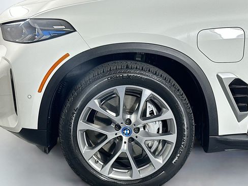 Used 2025 BMW X5 xDrive50e AWD/4WD image 12