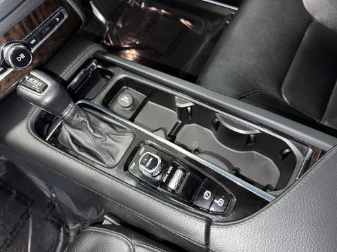 Used 2017 Volvo XC90 T6 Momentum w/ Vision Package image 29