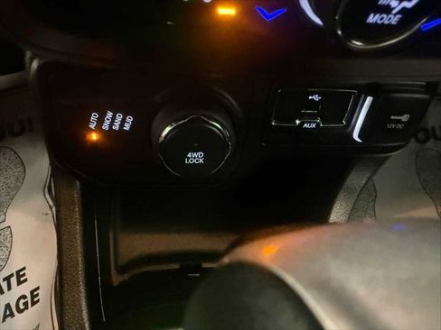 Certified 2022 Jeep Renegade Latitude w/ Convenience Group AWD/4WD image 35