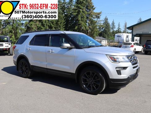 Used 2018 Ford Explorer XLT w/ Equipment Group 202A AWD/4WD image 11