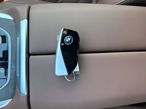 Used 2027 BMW X7 xDrive40i w/ M Sport Package AWD/4WD image 29
