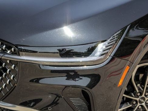 Used 2024 Lincoln Nautilus Reserve image 2