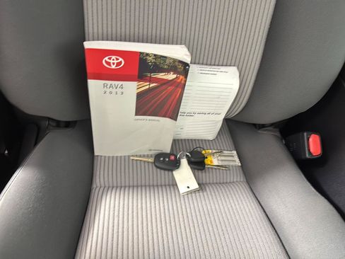 Used 2013 Toyota RAV4 LE AWD/4WD image 22