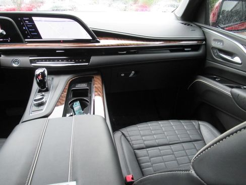 Certified 2023 Cadillac Escalade Sport Platinum w/ LPO, ONYX Package AWD/4WD image 15