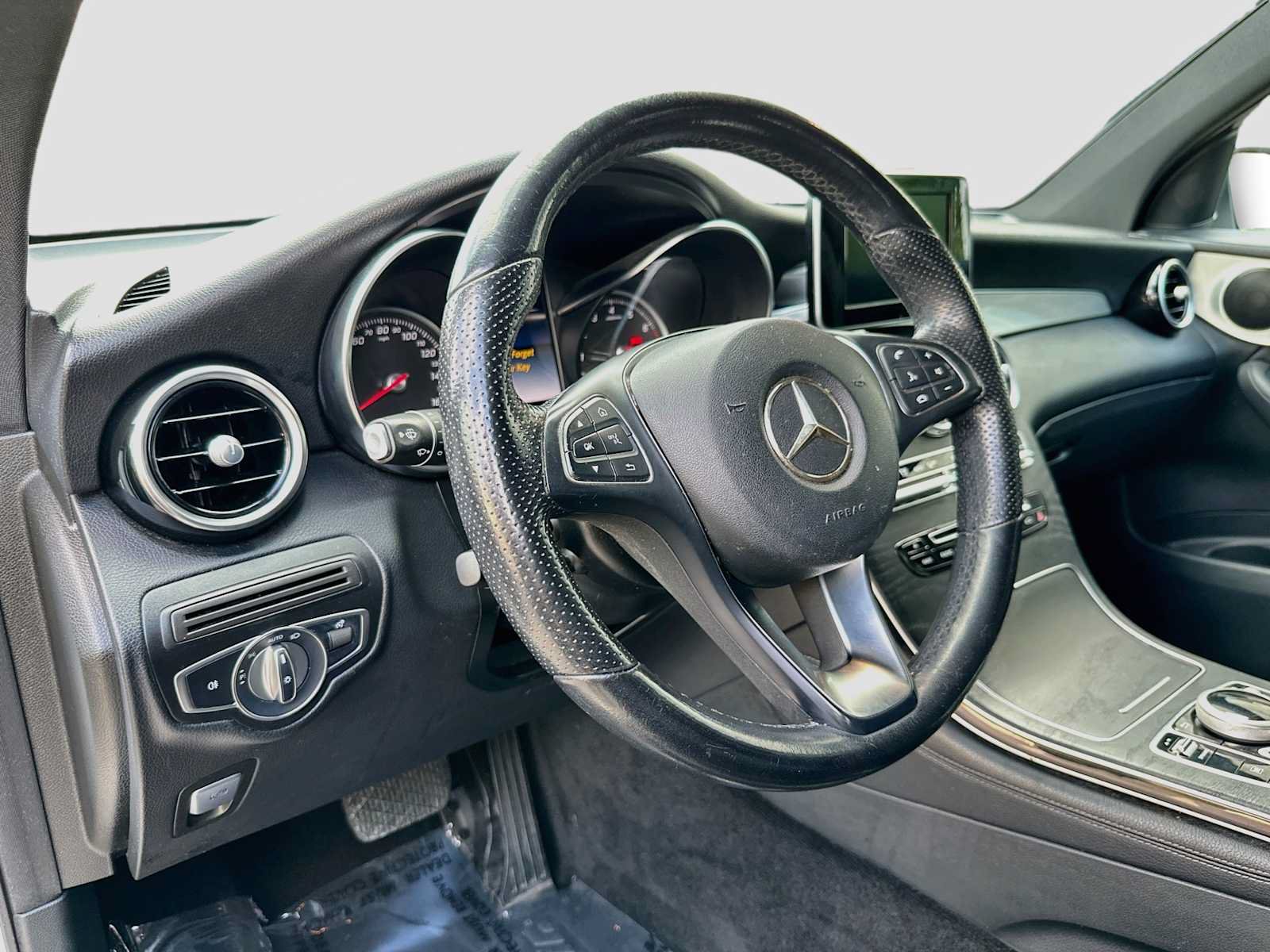 Used 2019 Mercedes-Benz GLC 300 image 9