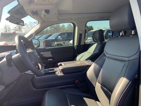 New 2025 Ford Expedition Active image 25