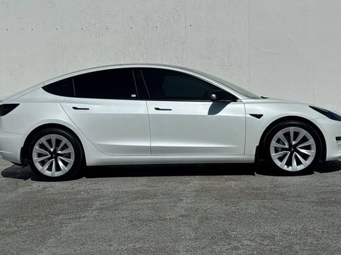 Used 2023 Tesla Model 3 Standard Range RWD image 2
