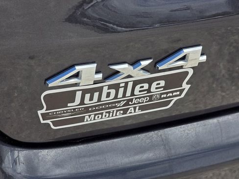 Used 2024 Jeep Compass Limited image 29