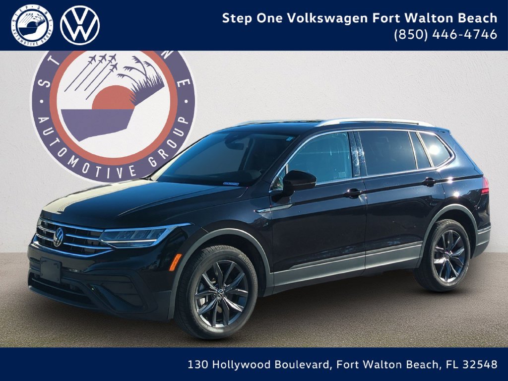 Used 2023 Volkswagen Tiguan SE w/ Panoramic Sunroof Package FWD image 1