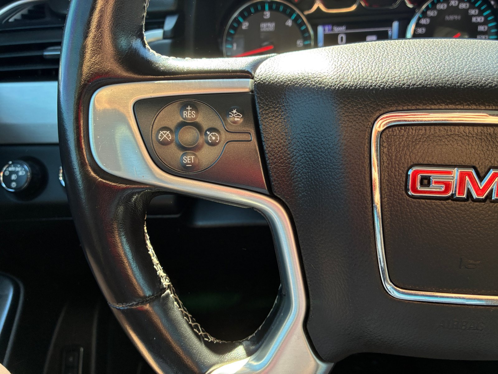 Used 2020 GMC Yukon XL SLT w/ Value Plus Edition AWD/4WD image 14