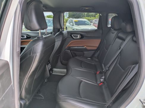 Used 2025 Jeep Compass Limited AWD/4WD image 13