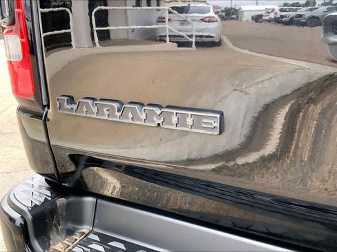 Used 2019 RAM 1500 Laramie AWD/4WD image 10