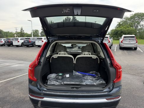 Used 2025 Volvo XC90 B5 Core w/ Protection Package Premier AWD/4WD image 10