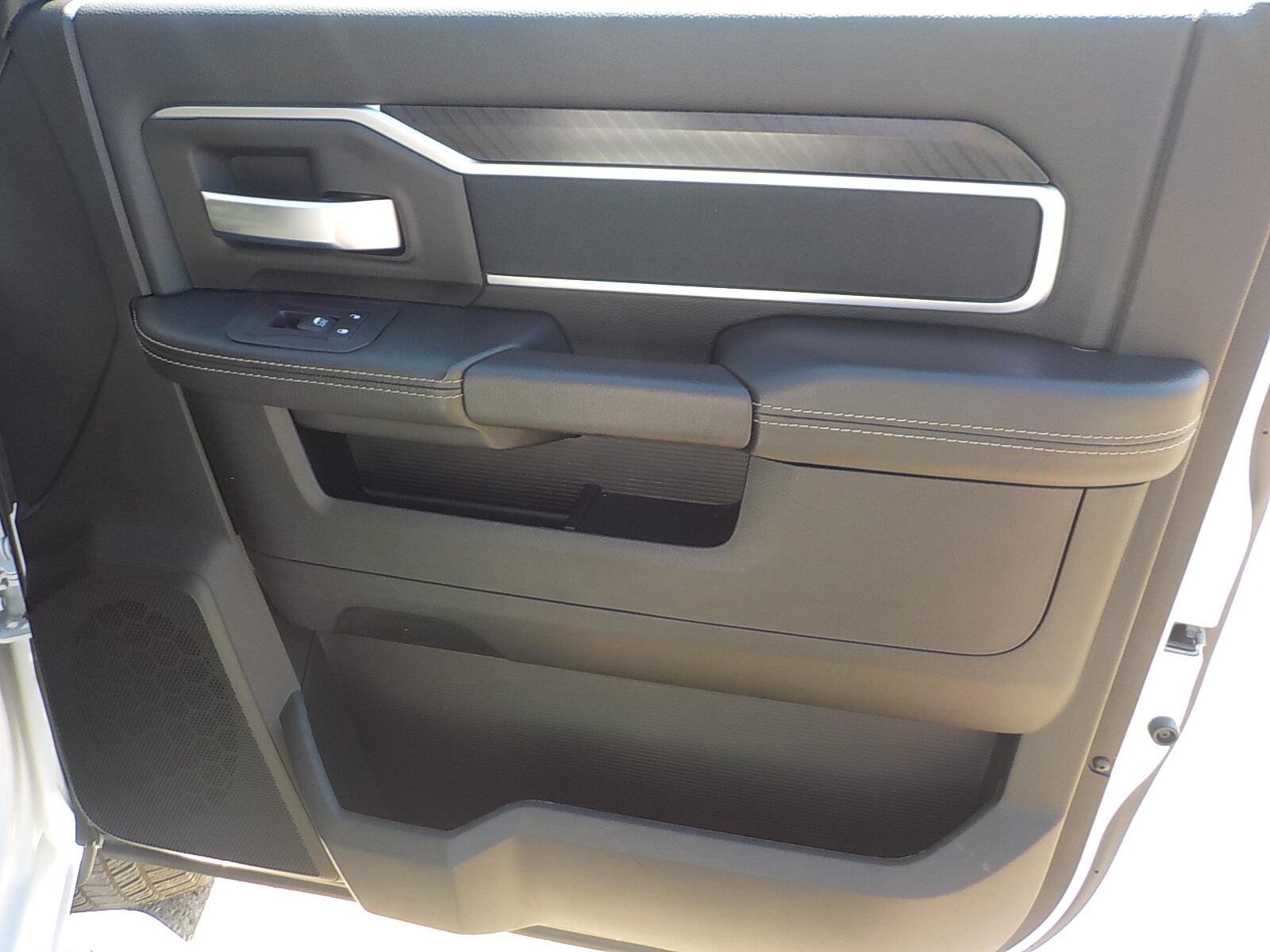 Used 2025 RAM 2500 Big Horn AWD/4WD image 10