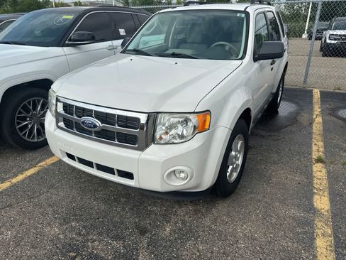 Used 2011 Ford Escape XLT w/ 201A Rapid Spec Order Code FWD image 1