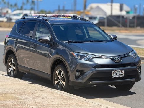 Used 2017 Toyota RAV4 XLE FWD image 6
